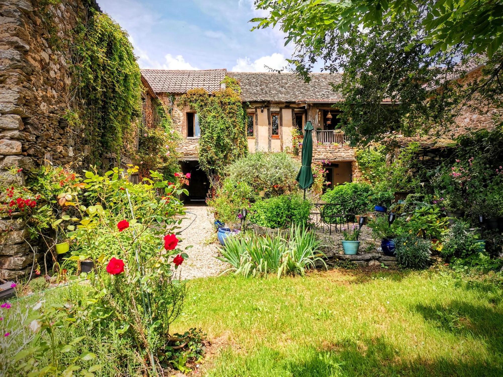 Chambres D'Hotes Le Puits D'Amour Mirandol-Bourgnounac Exteriör bild