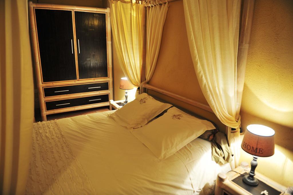 Chambres D'Hotes Le Puits D'Amour Mirandol-Bourgnounac Exteriör bild
